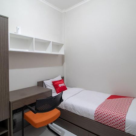Oyo 3253 Sofia Residence Telukjambe Екстериор снимка