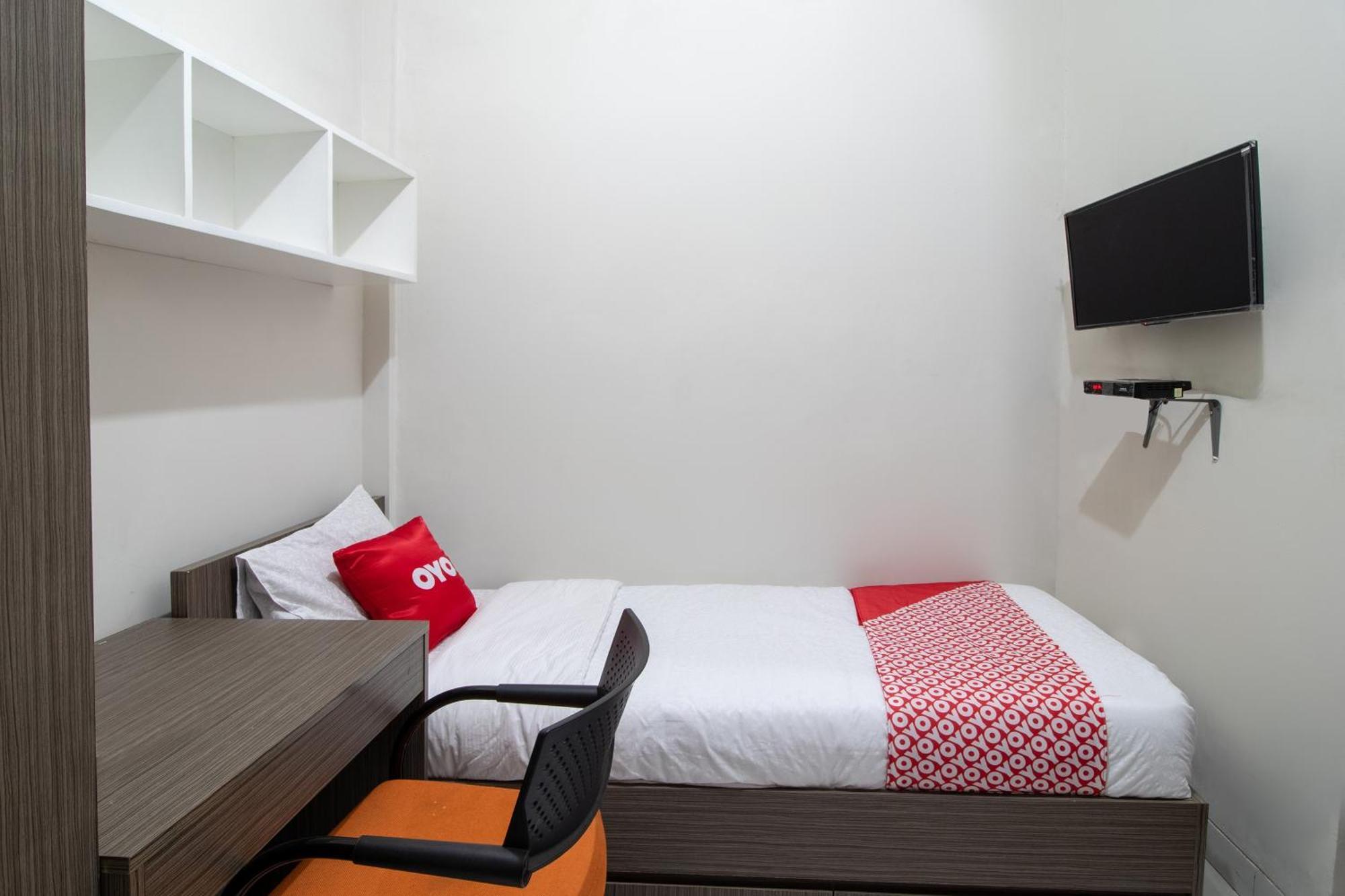 Oyo 3253 Sofia Residence Telukjambe Екстериор снимка