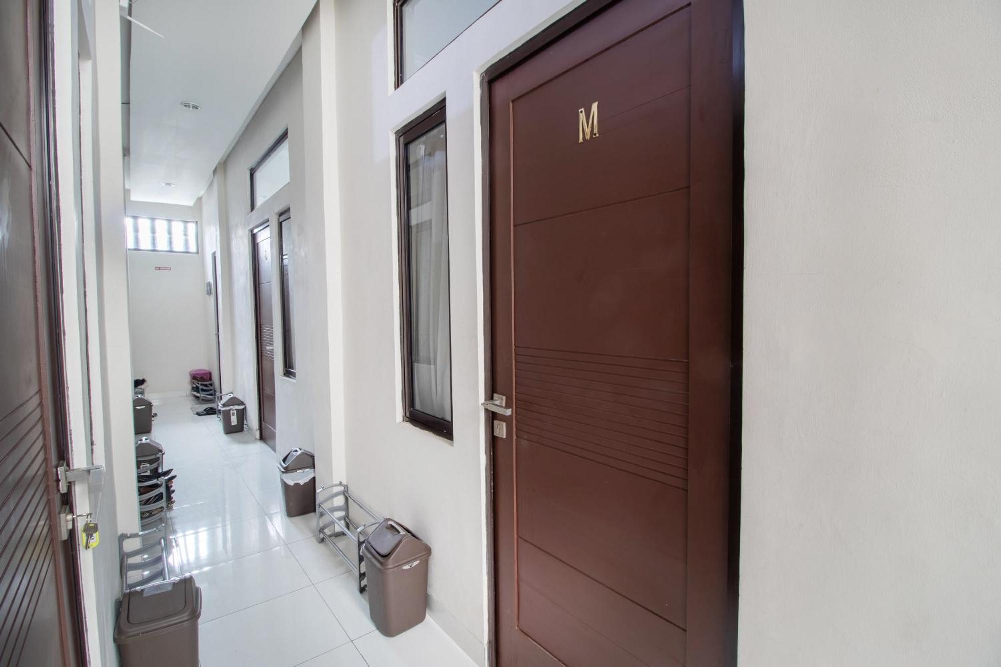 Oyo 3253 Sofia Residence Telukjambe Екстериор снимка