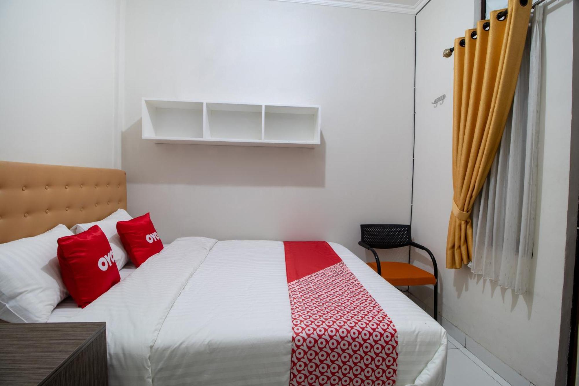 Oyo 3253 Sofia Residence Telukjambe Екстериор снимка