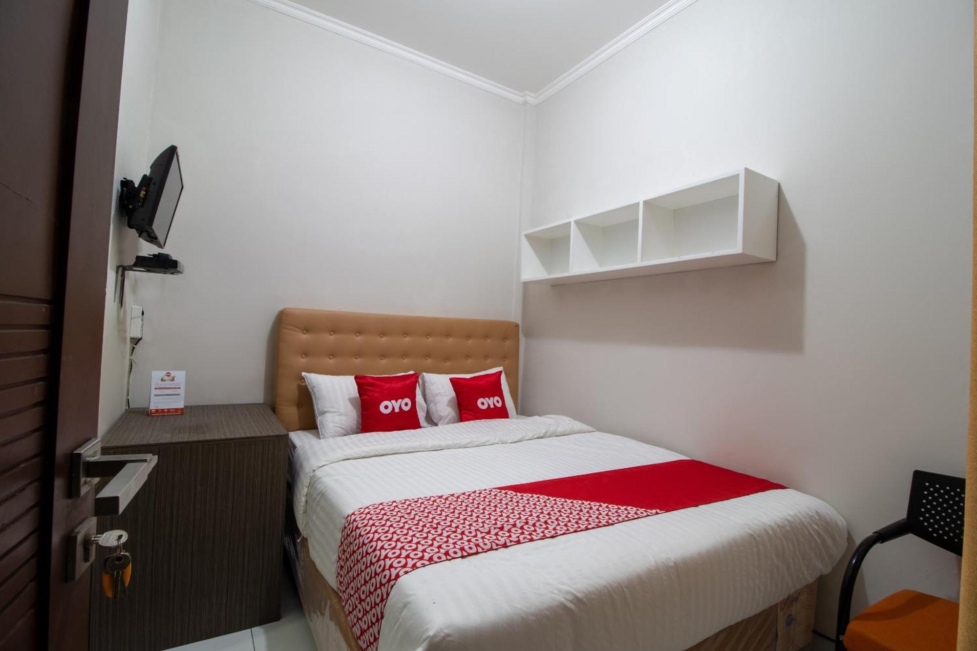 Oyo 3253 Sofia Residence Telukjambe Екстериор снимка