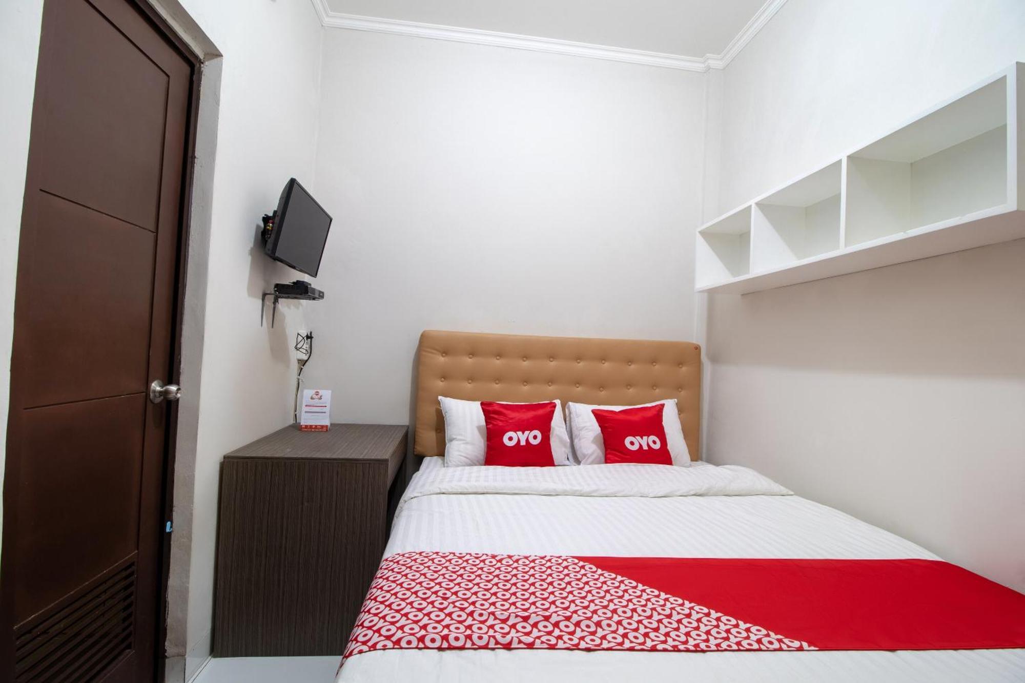 Oyo 3253 Sofia Residence Telukjambe Екстериор снимка