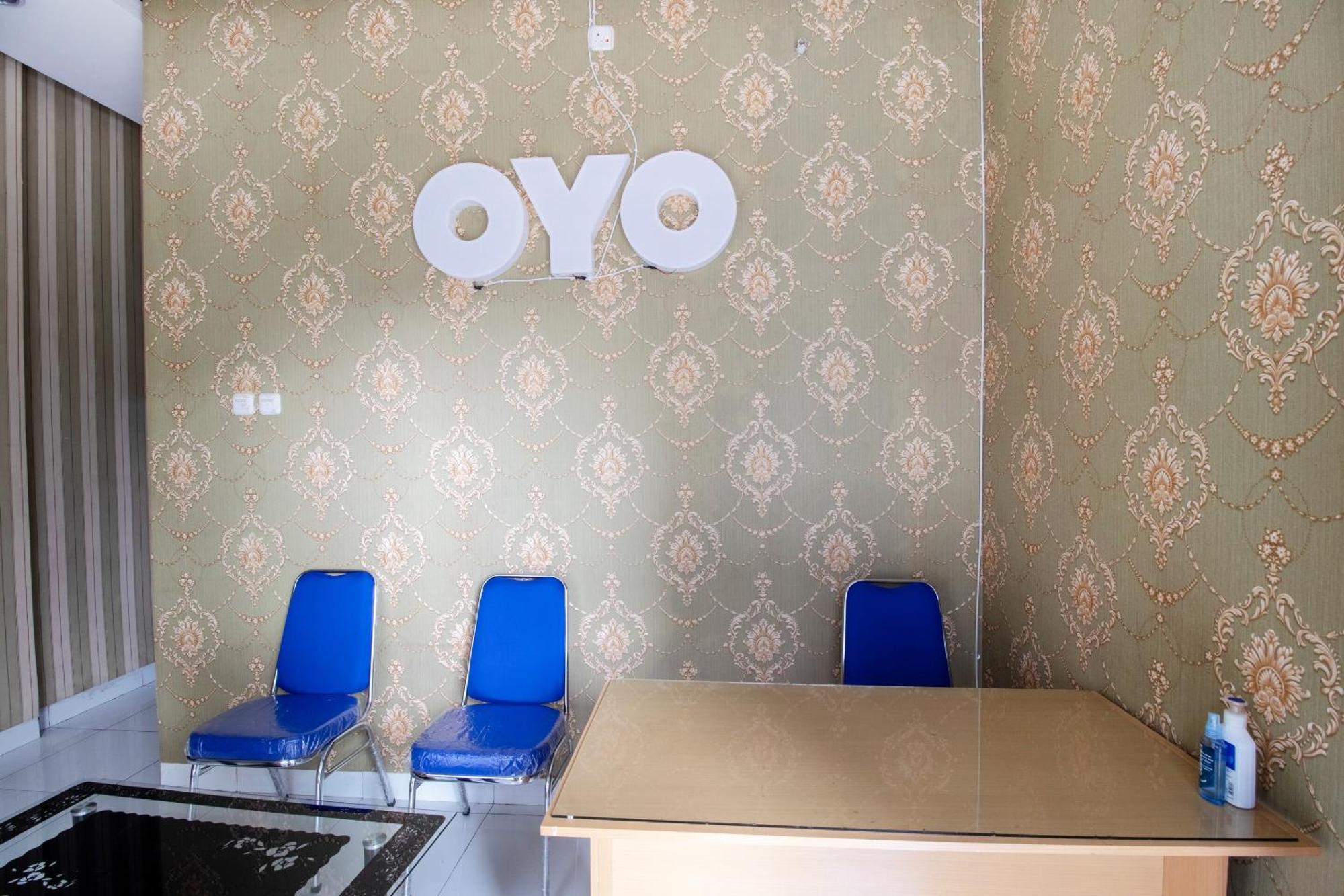 Oyo 3253 Sofia Residence Telukjambe Екстериор снимка