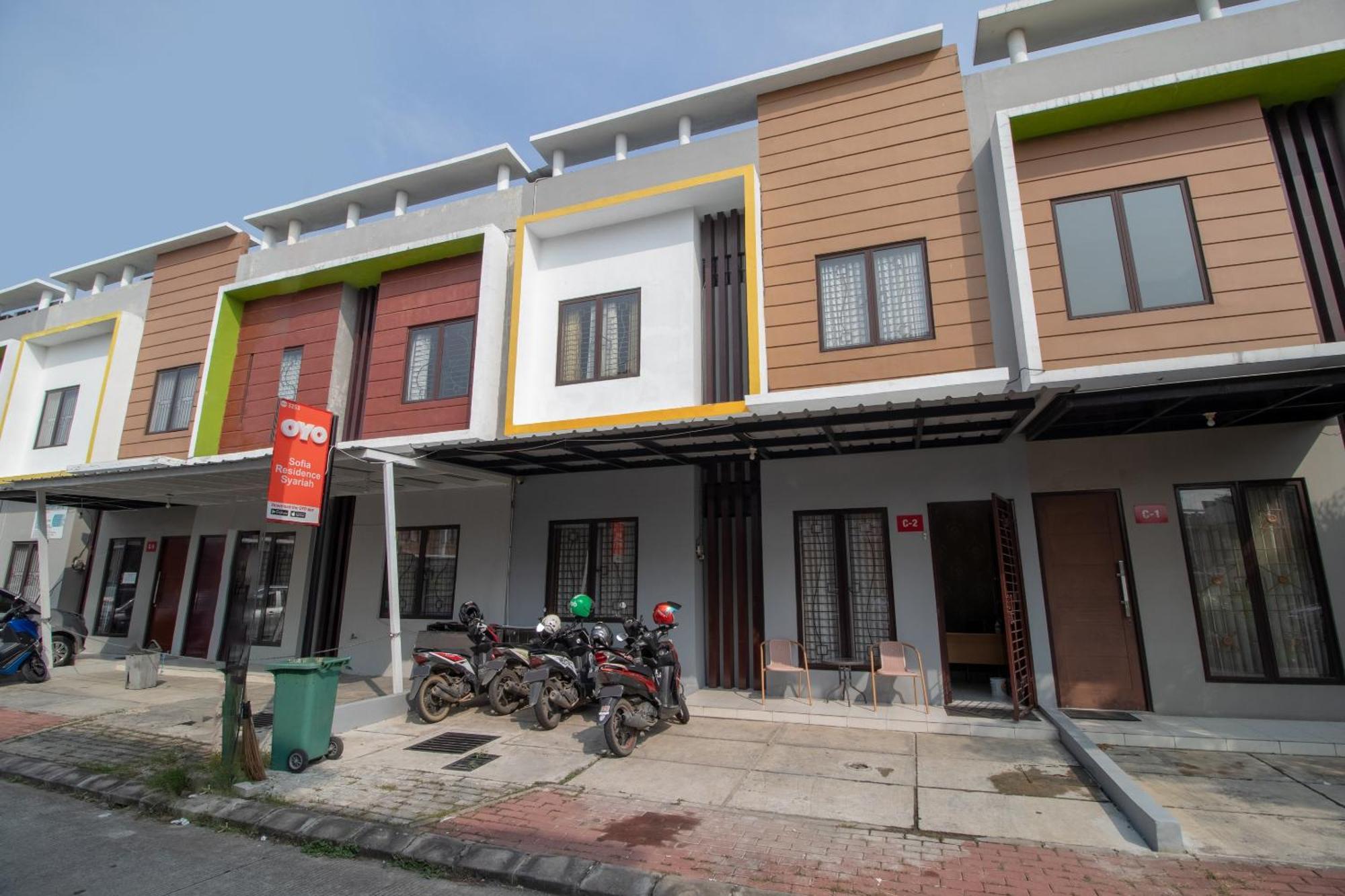 Oyo 3253 Sofia Residence Telukjambe Екстериор снимка