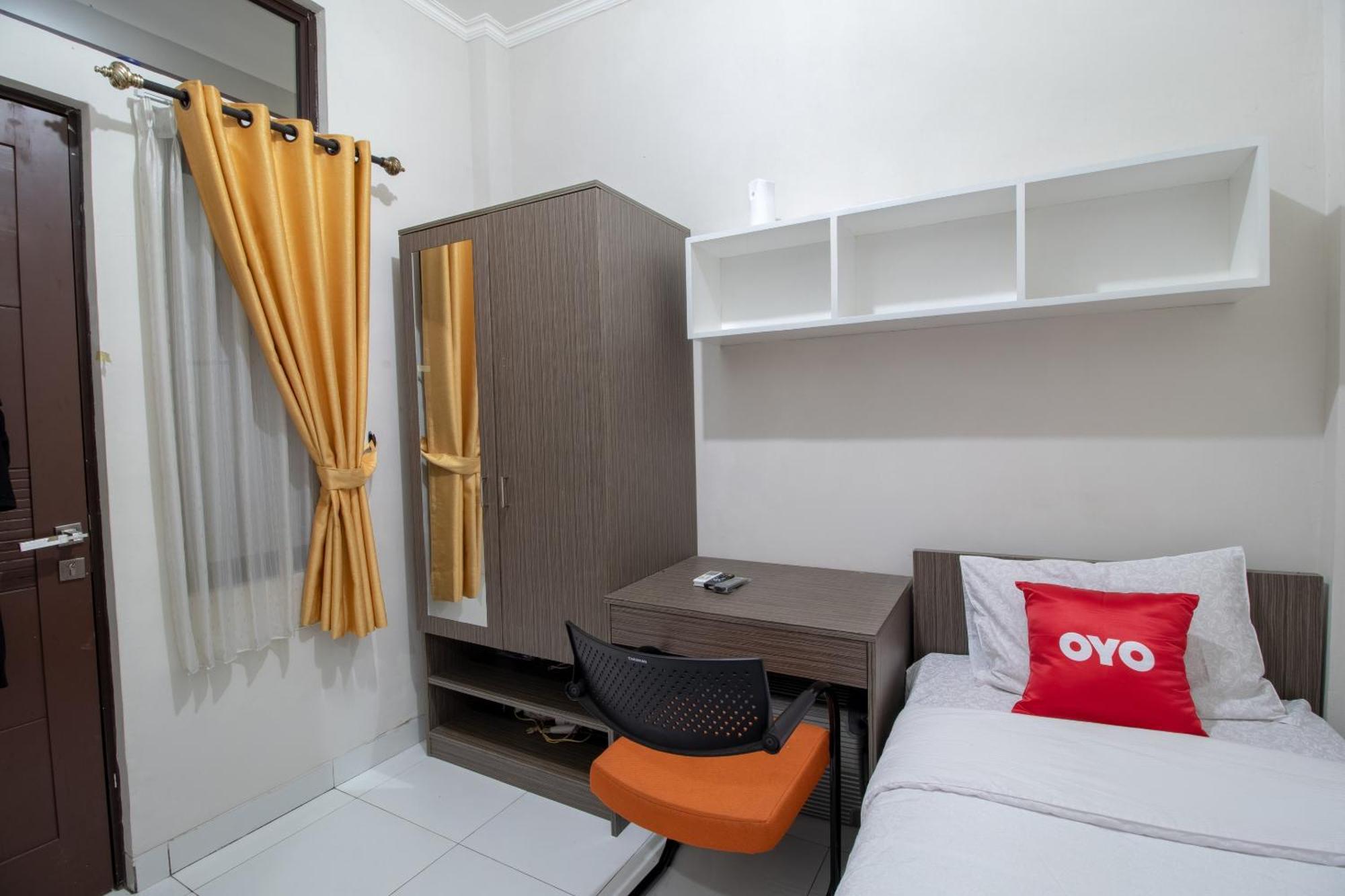 Oyo 3253 Sofia Residence Telukjambe Екстериор снимка