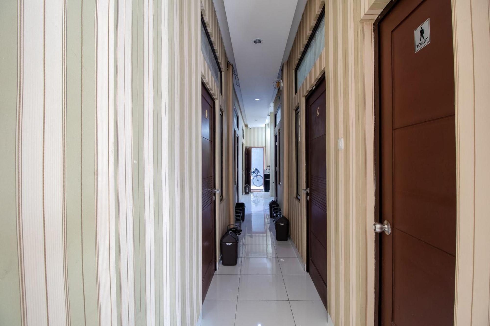Oyo 3253 Sofia Residence Telukjambe Екстериор снимка