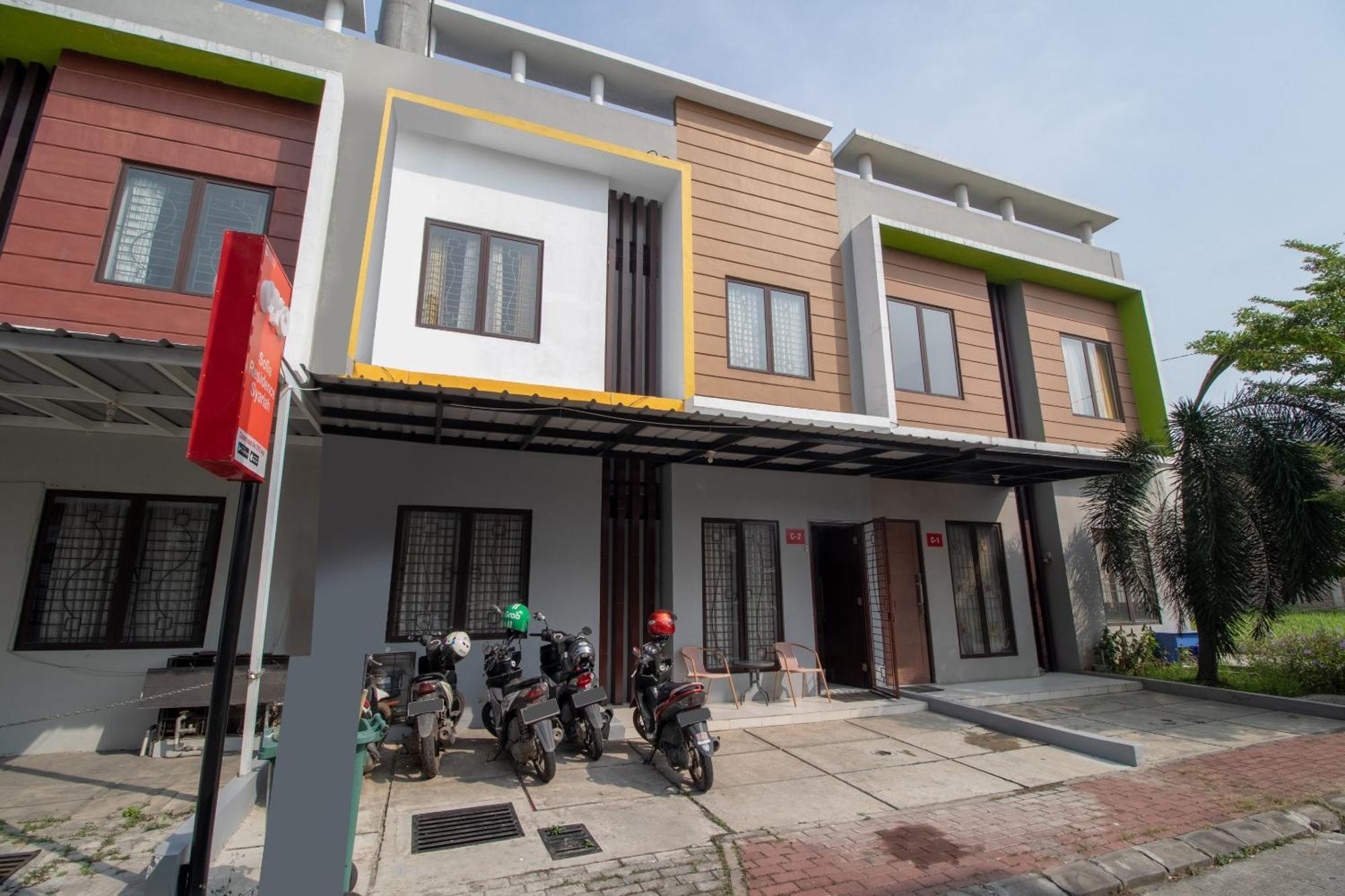 Oyo 3253 Sofia Residence Telukjambe Екстериор снимка